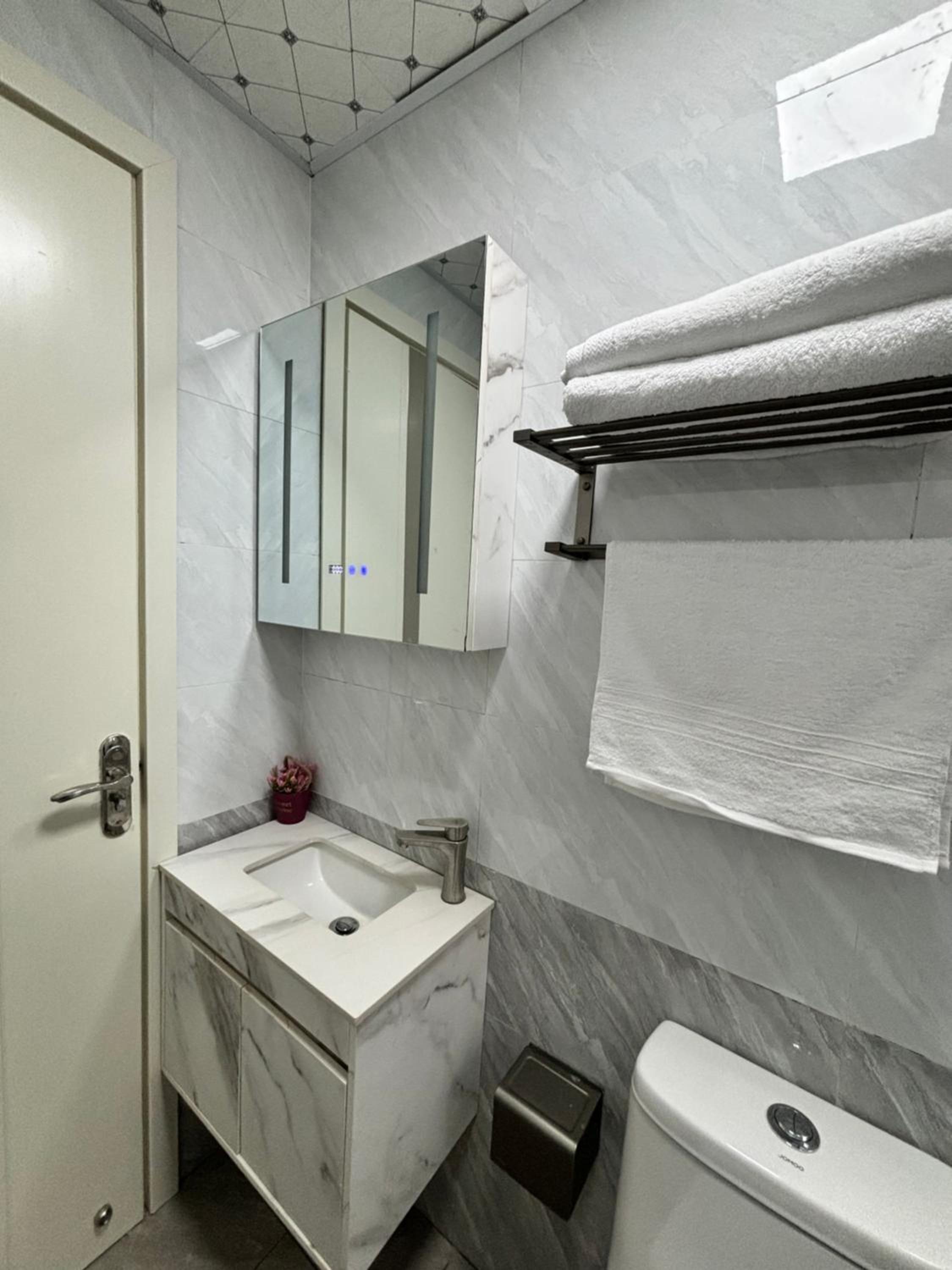 Goldpark Homes Two Bedroom with Golf Simulator & Gym view 4