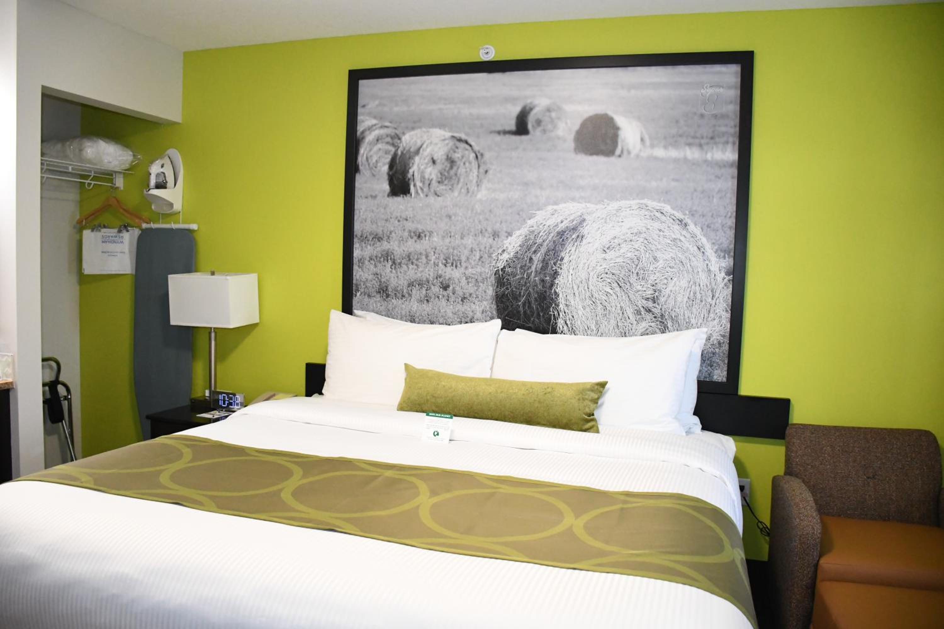 Super 8 by Wyndham Fort McMurray