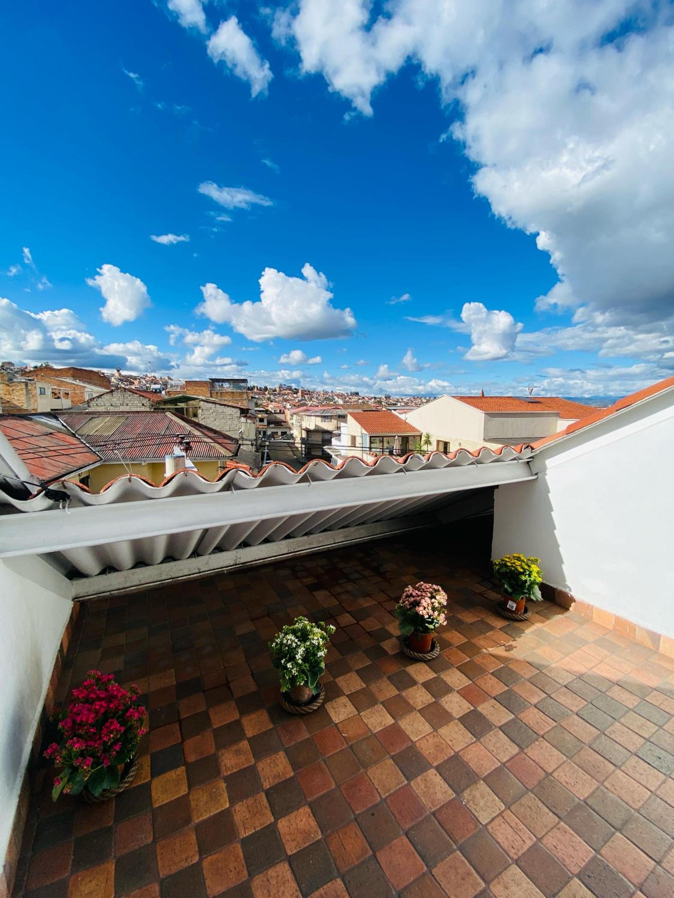 Hermoso dúplex nuevo con balcón y terraza