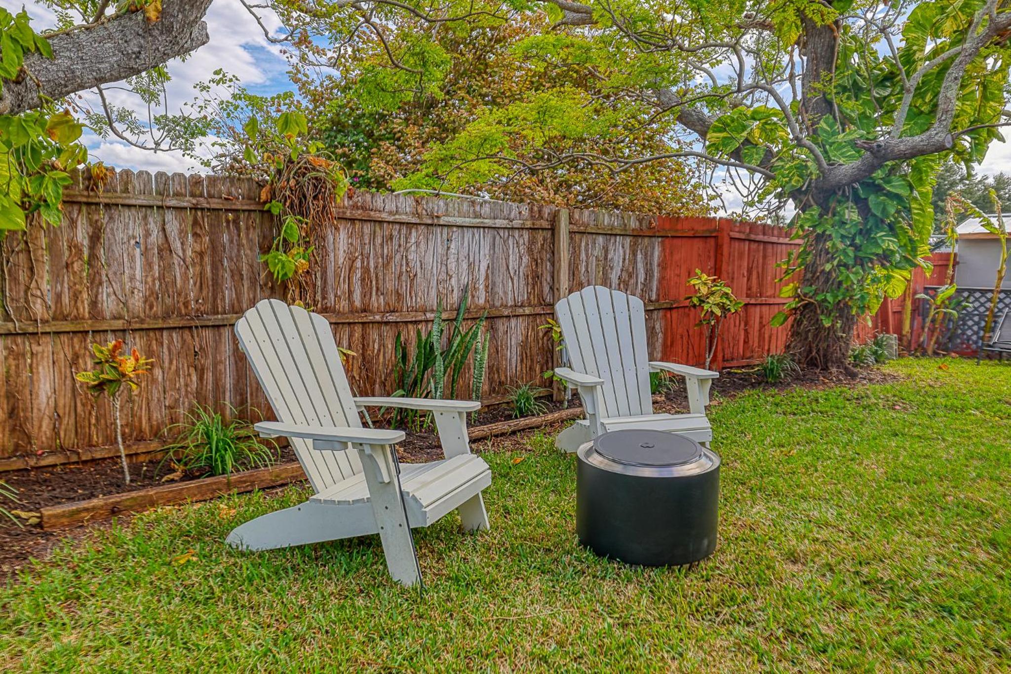 5 Bed 3 Bath Waterfront Pool! Great for families! view 4