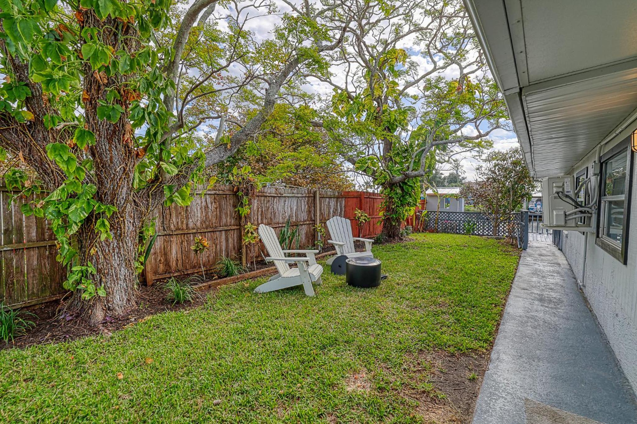 5 Bed 3 Bath Waterfront Pool! Great for families! view 5