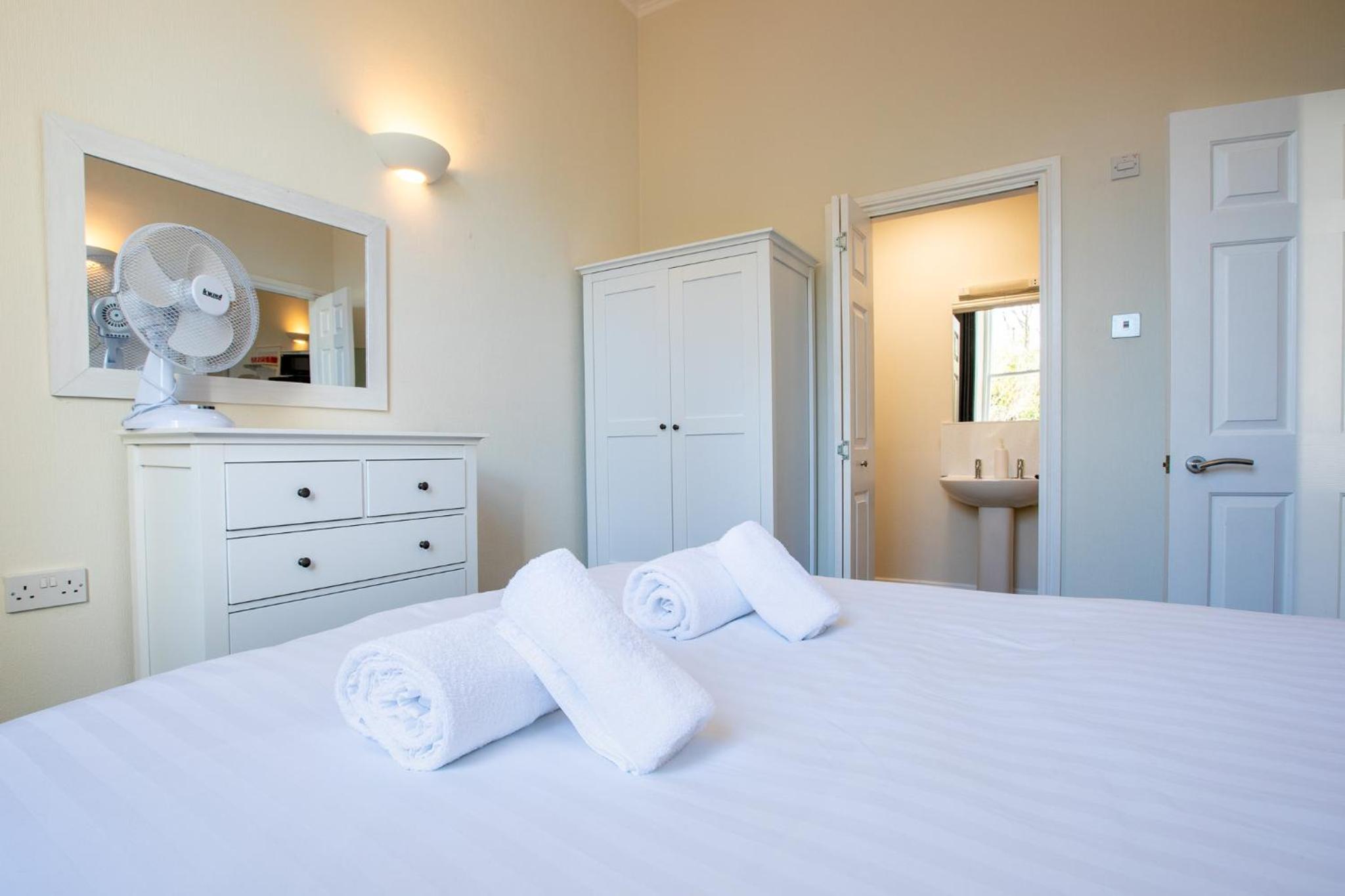 Cosy Flat in Victorian Villa- Parking & Garden view 5