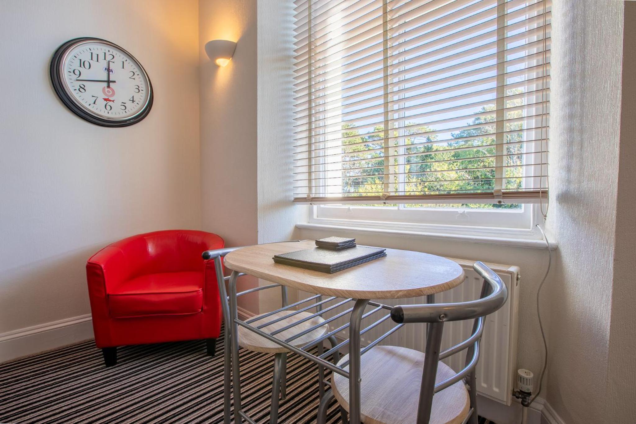 Cosy Flat in Victorian Villa- Parking & Garden view 4