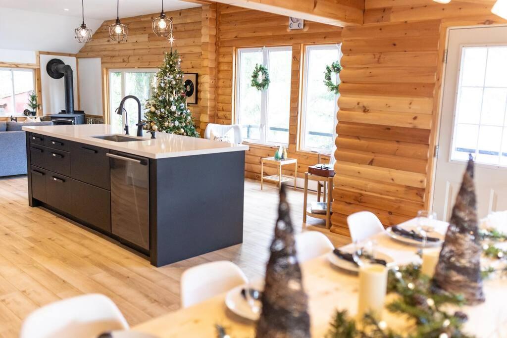 Waterfront private cottage on Koshlong Lake