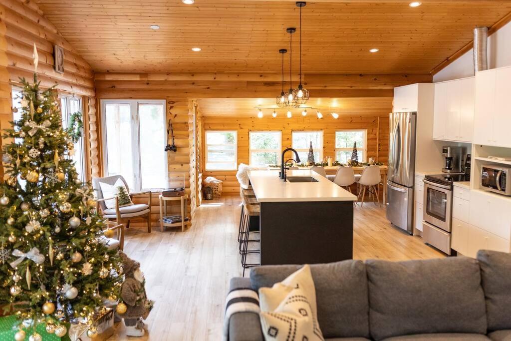 Waterfront private cottage on Koshlong Lake