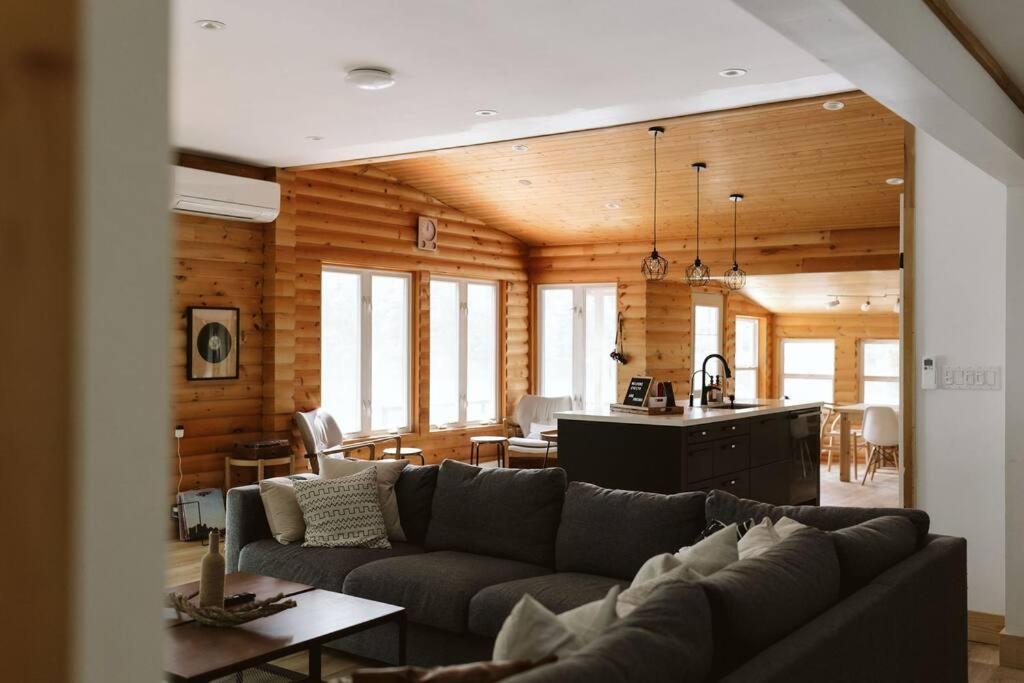 Waterfront private cottage on Koshlong Lake
