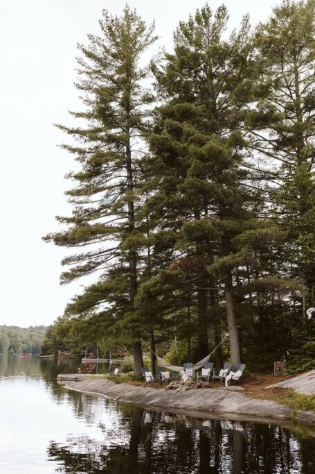 Waterfront private cottage on Koshlong Lake