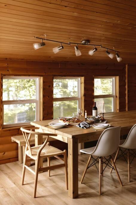 Waterfront private cottage on Koshlong Lake