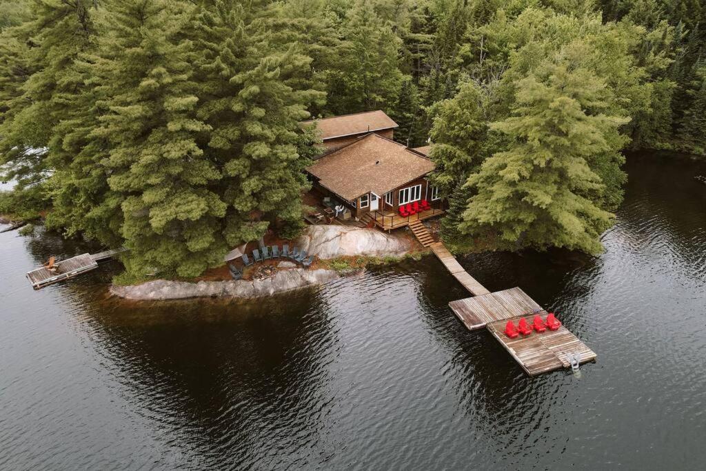 Waterfront private cottage on Koshlong Lake