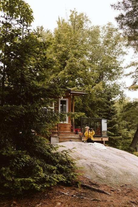 Waterfront private cottage on Koshlong Lake