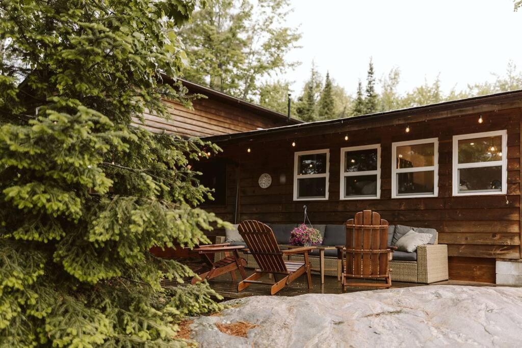 Waterfront private cottage on Koshlong Lake