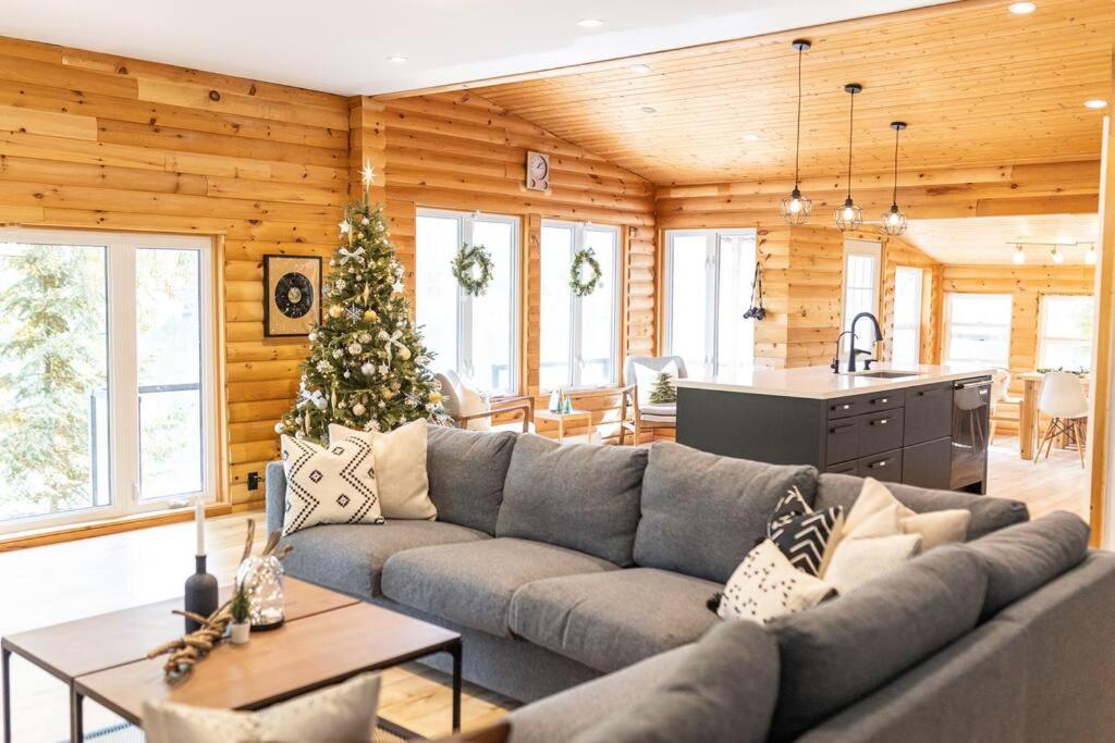 Waterfront private cottage on Koshlong Lake