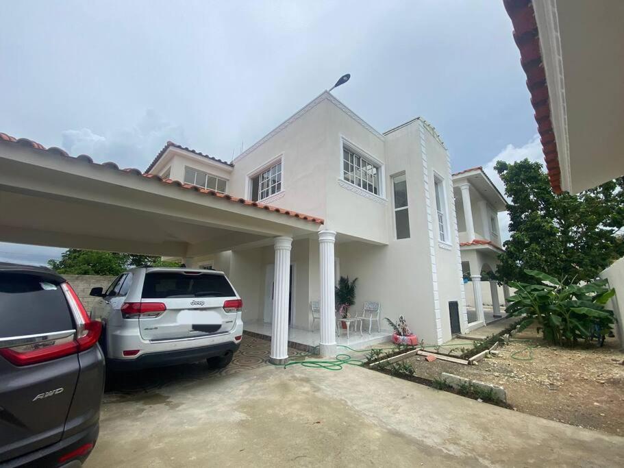 Villa Familiar con Piscina cerca Av Ecológica