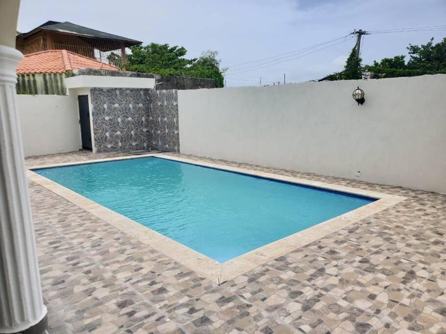 Villa Familiar con Piscina cerca Av Ecológica