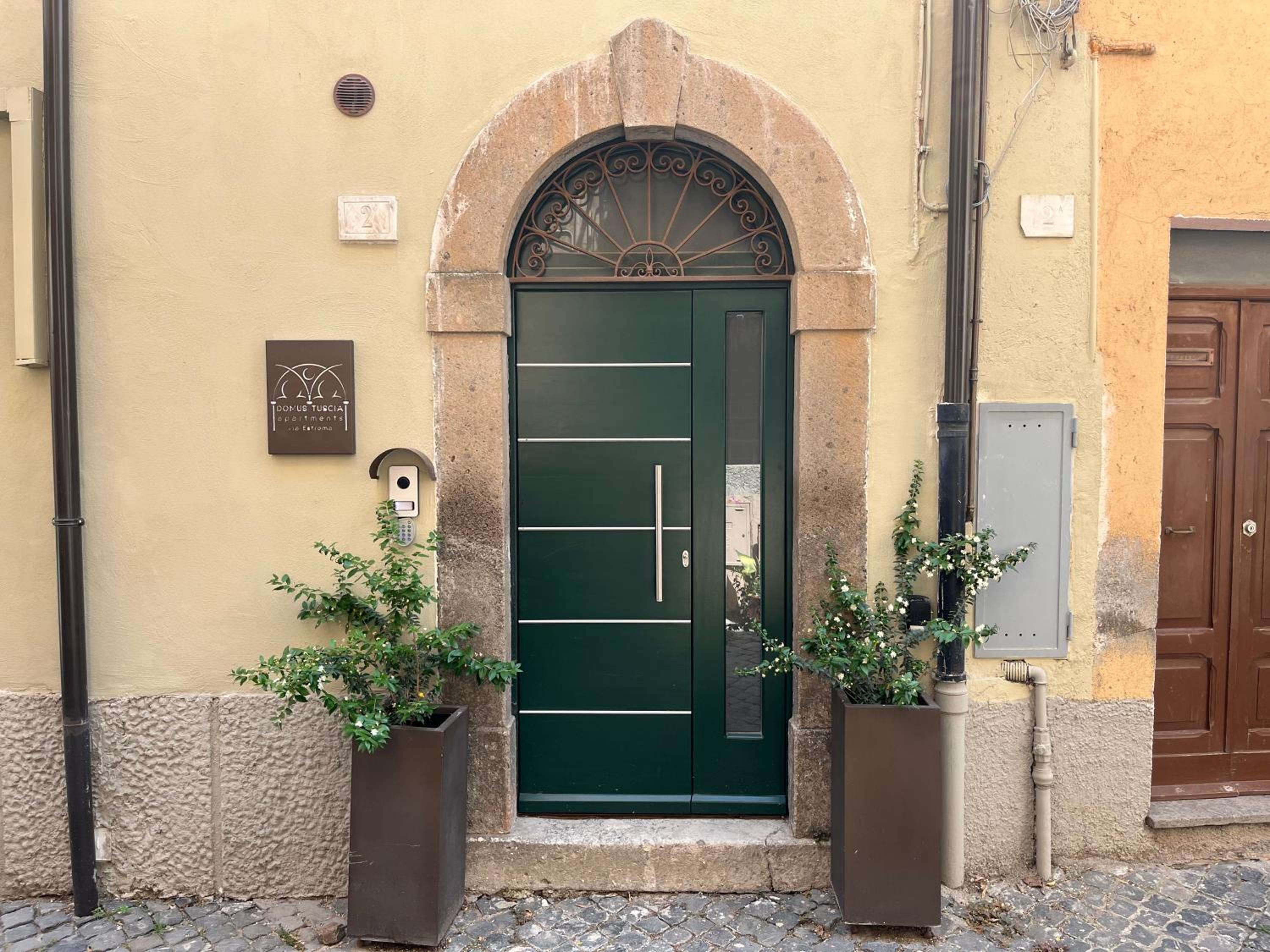 DOMUS TUSCIA APARTMENTS Via Estrema 2 view 5