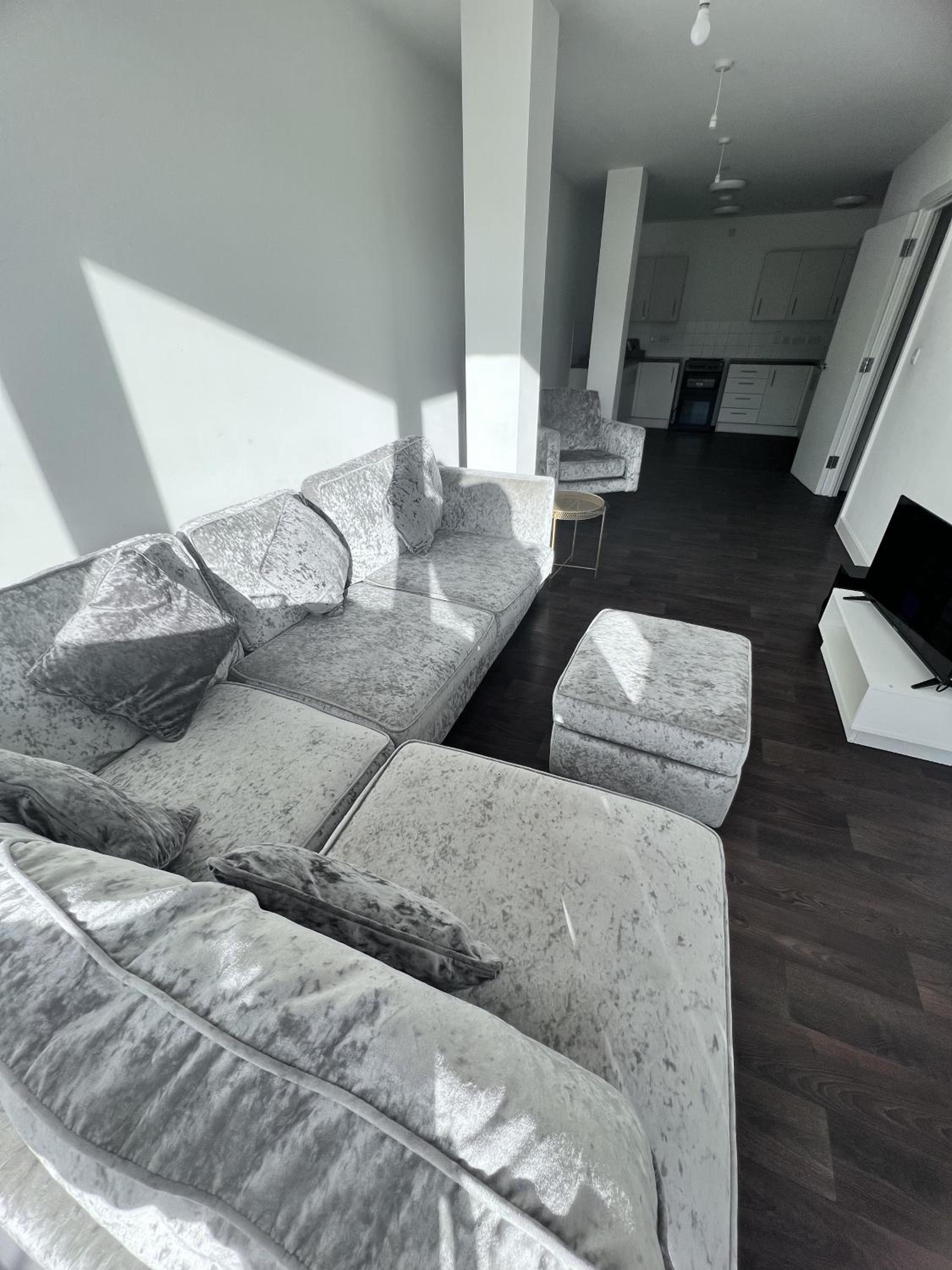 Remarkable 1-Bed Apartment in London with balcony