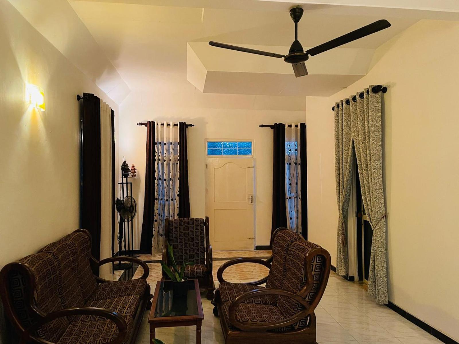 Winston Dutch Canal Villa Guest House view 4