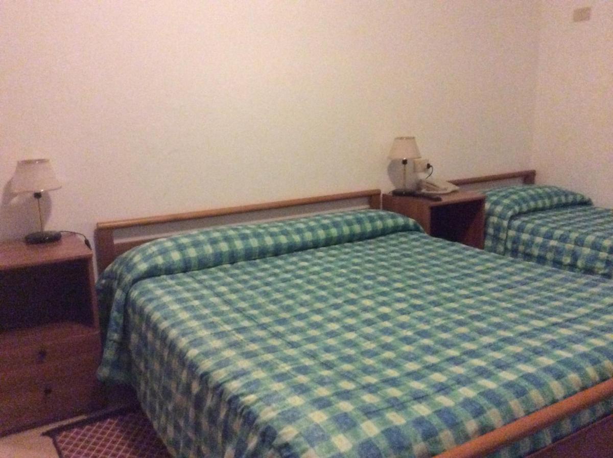 Hotel Edera en Procchio — hotel room