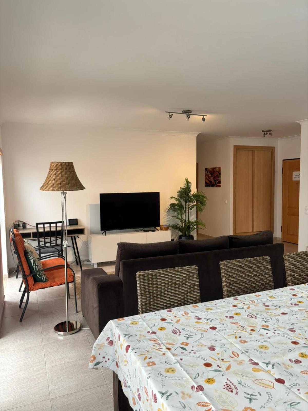 AHS Sweet Home Spacious 2 bed, 5 min Algarve beach