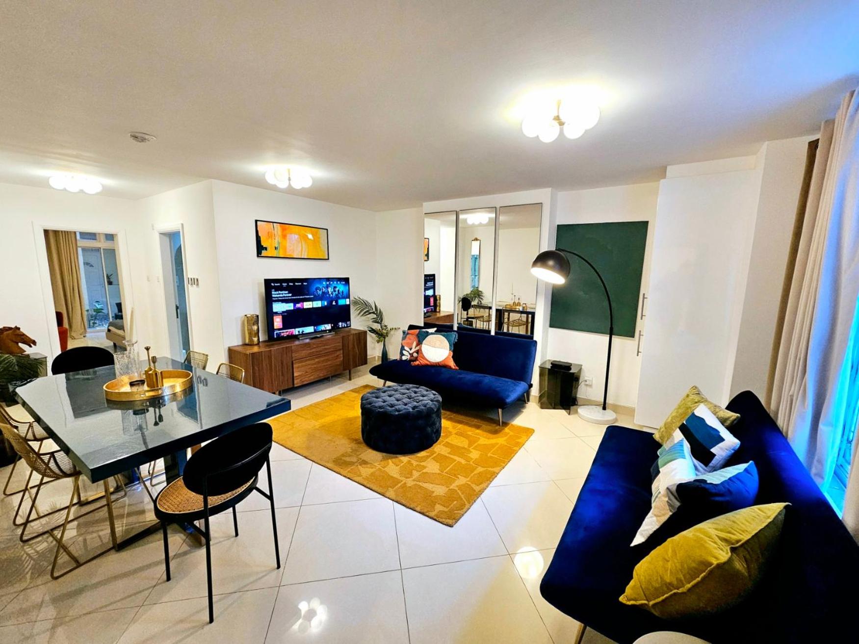 Modern Hyde Park Home with Private Entrance & Private Back Patio near Bayswater & Paddington Stations