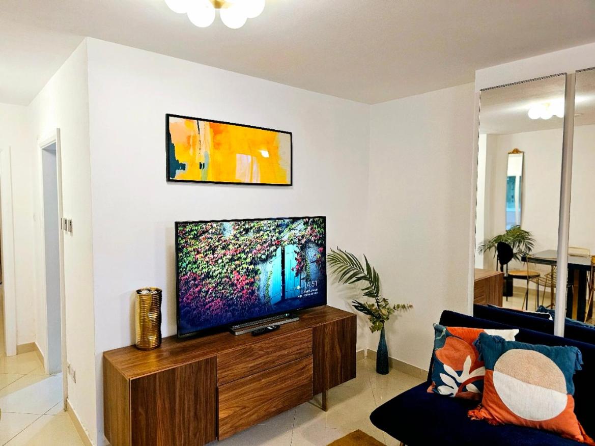 Modern Hyde Park Home with Private Entrance & Private Back Patio near Bayswater & Paddington Stations