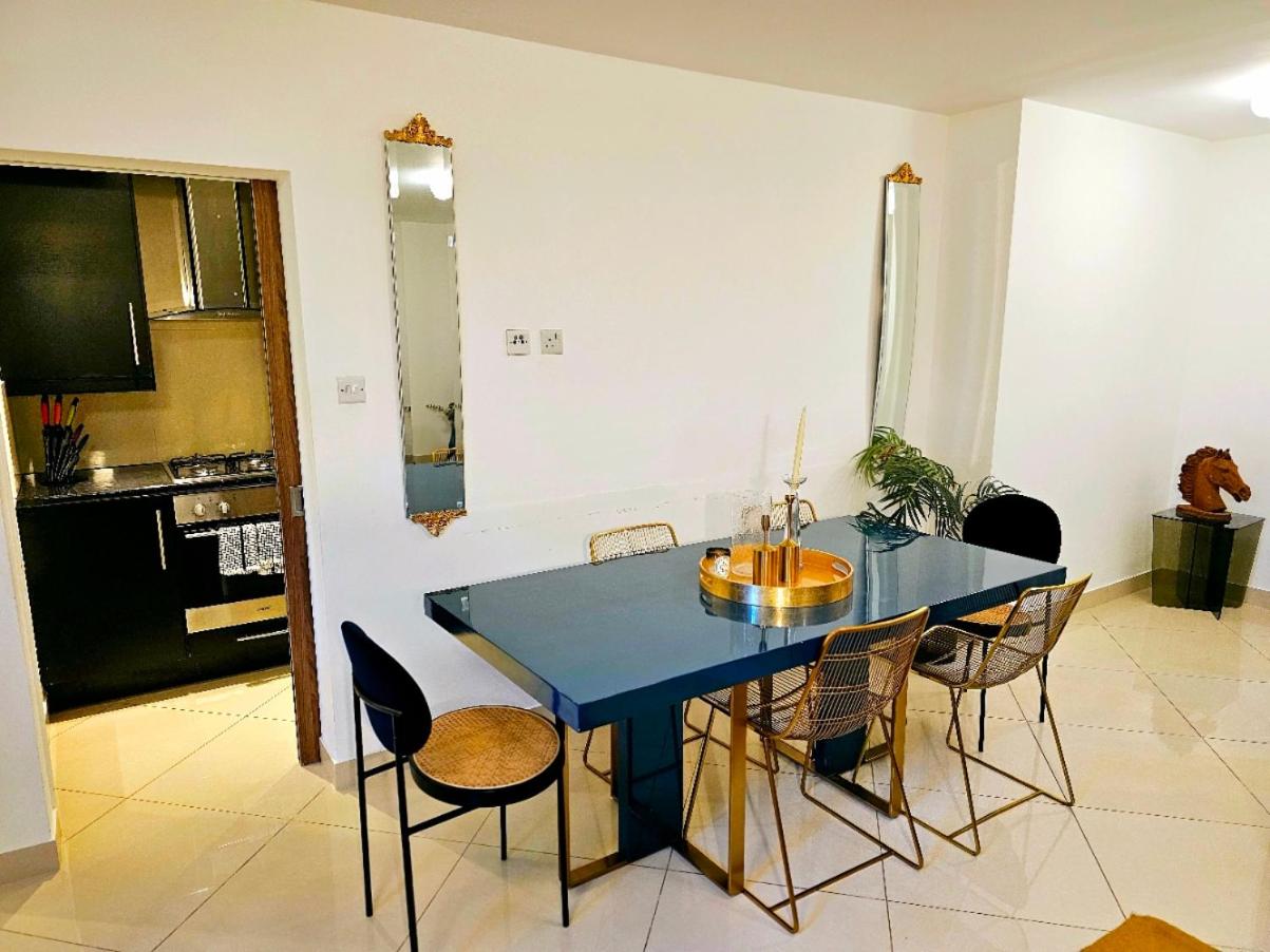 Modern Hyde Park Home with Private Entrance & Private Back Patio near Bayswater & Paddington Stations