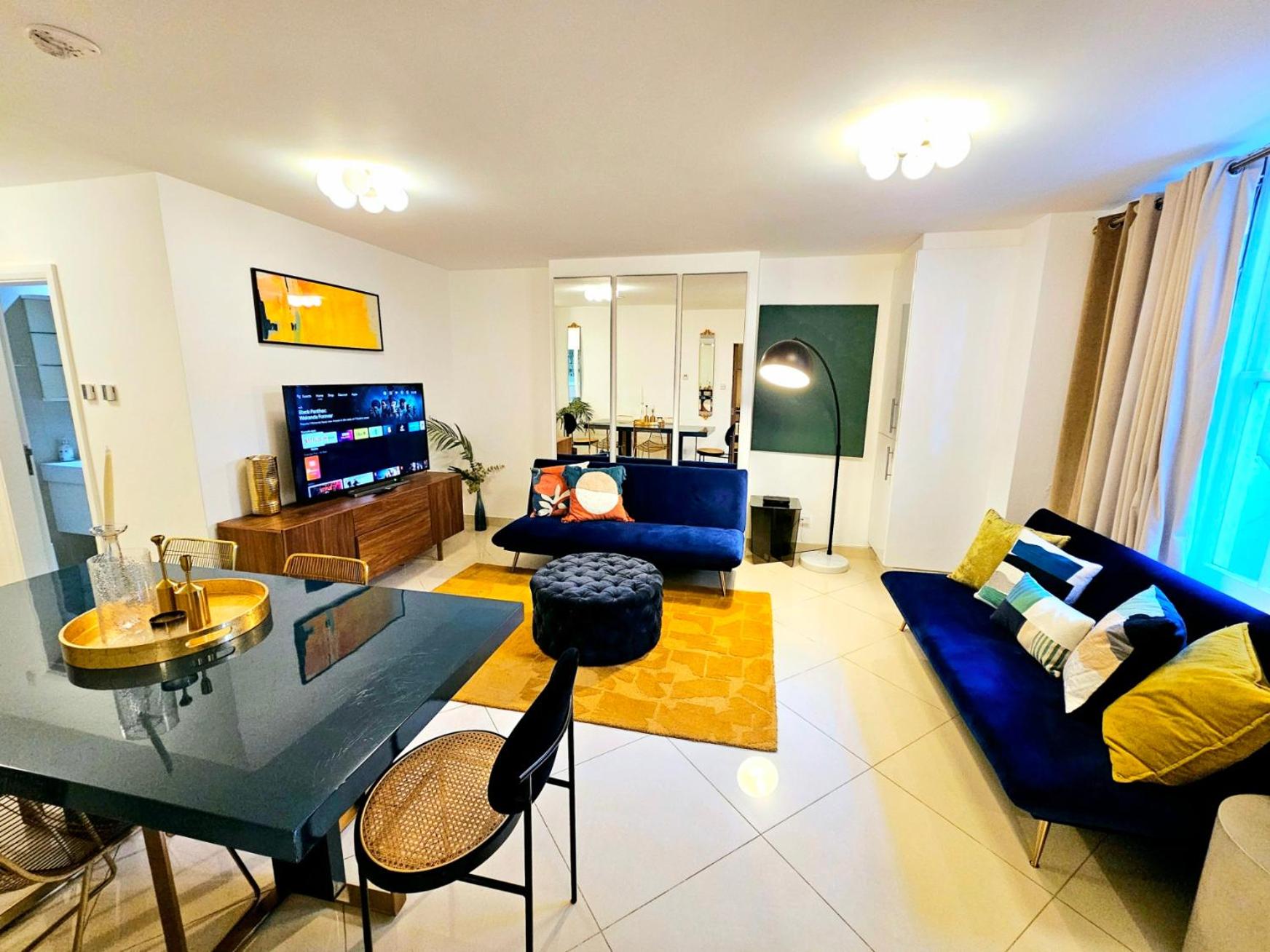 Modern Hyde Park Home with Private Entrance & Private Back Patio near Bayswater & Paddington Stations