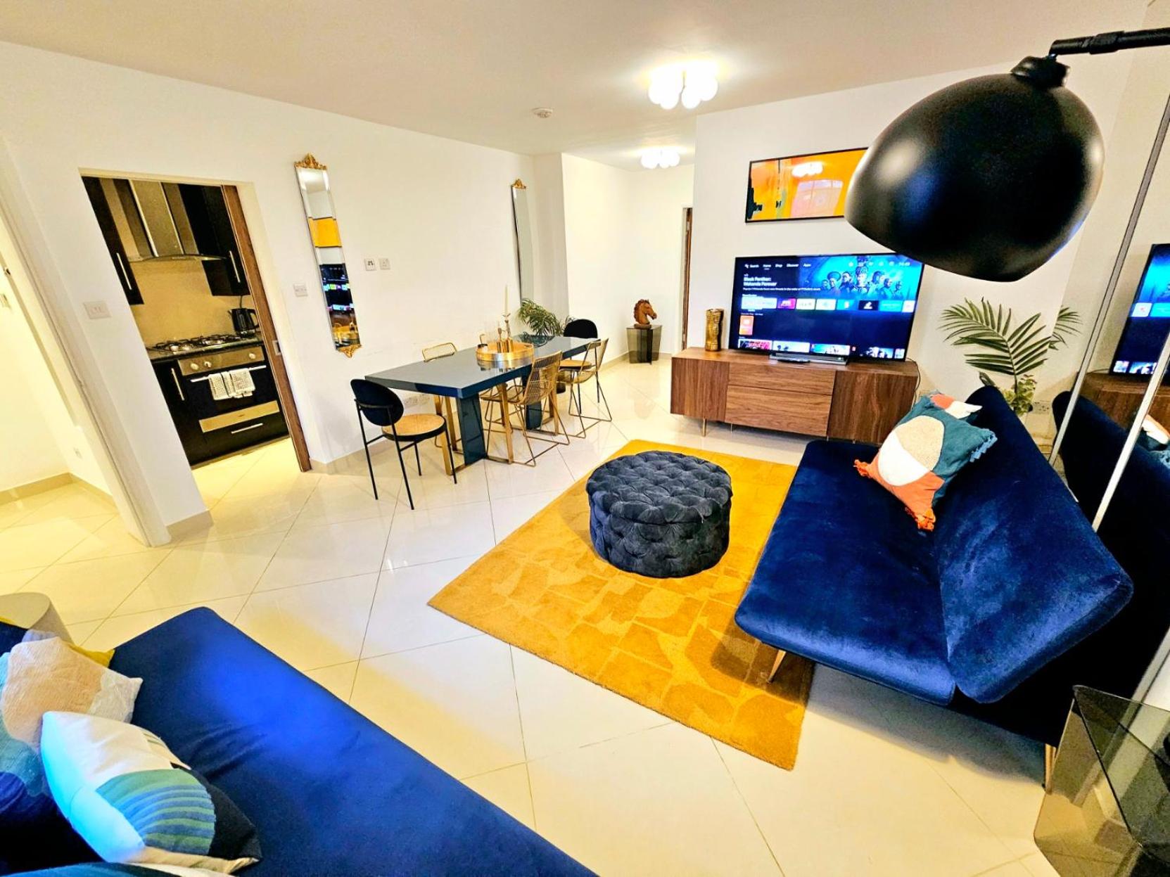 Modern Hyde Park Home with Private Entrance & Private Back Patio near Bayswater & Paddington Stations