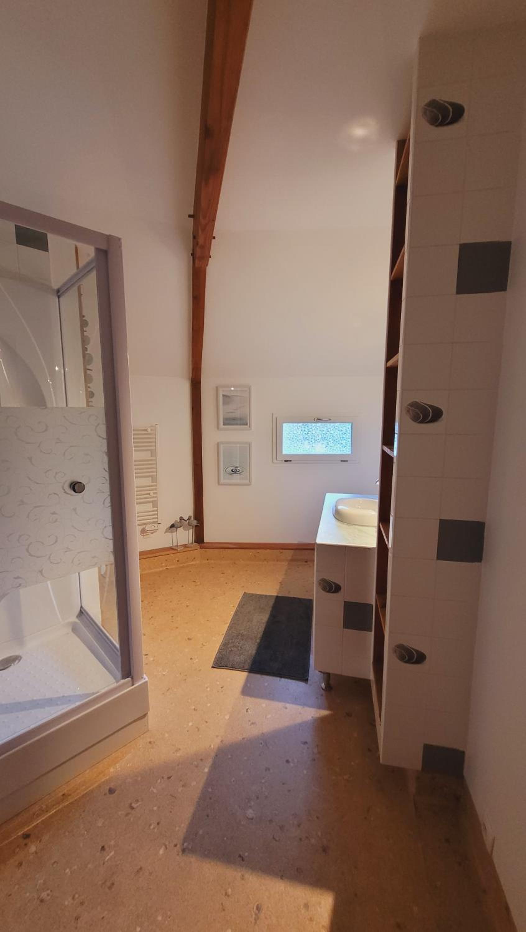 La maison ronde et ses 2 cahutes view 5