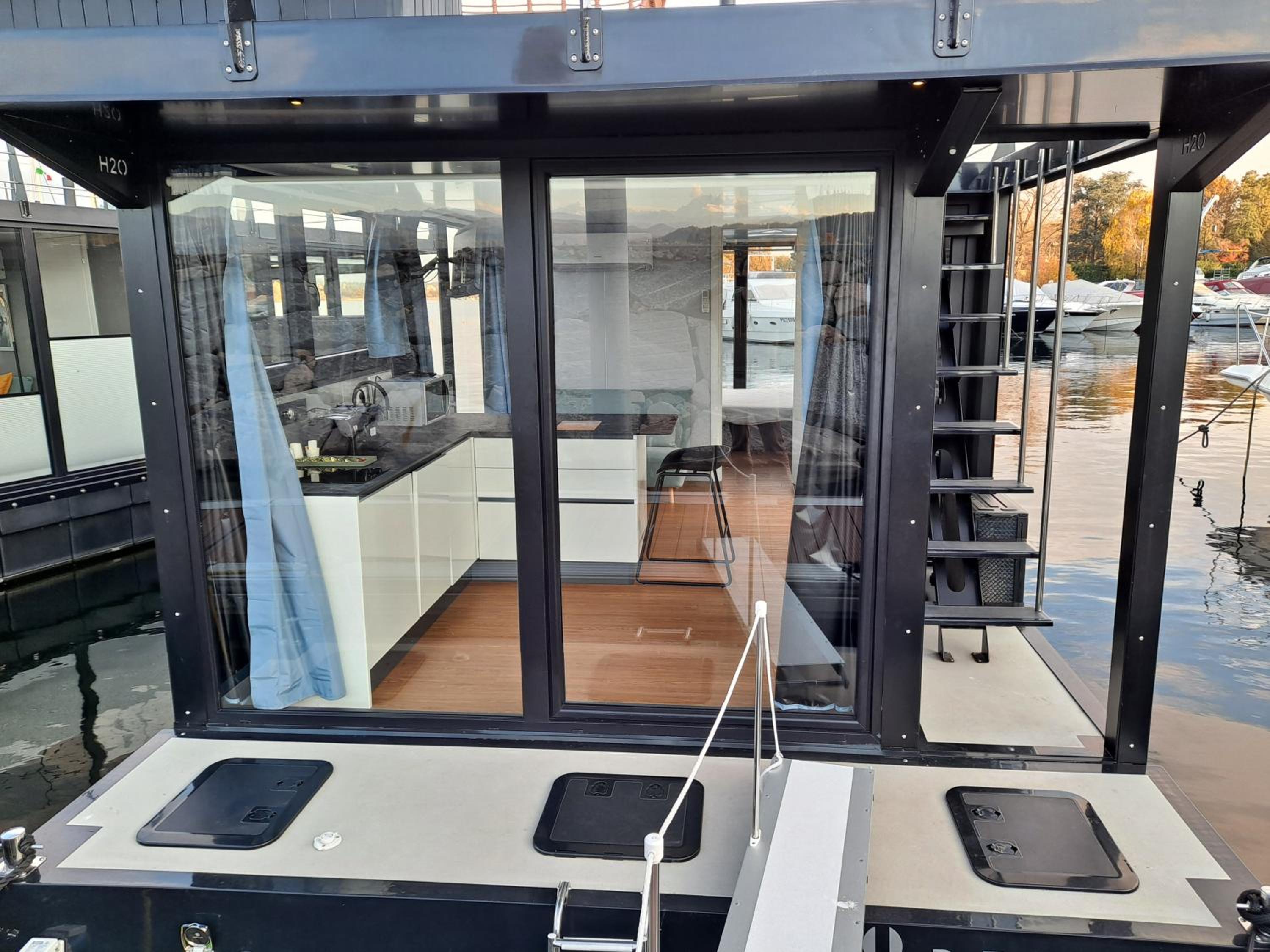 Floating Experience Black Pearl, Lago Maggiore view 5