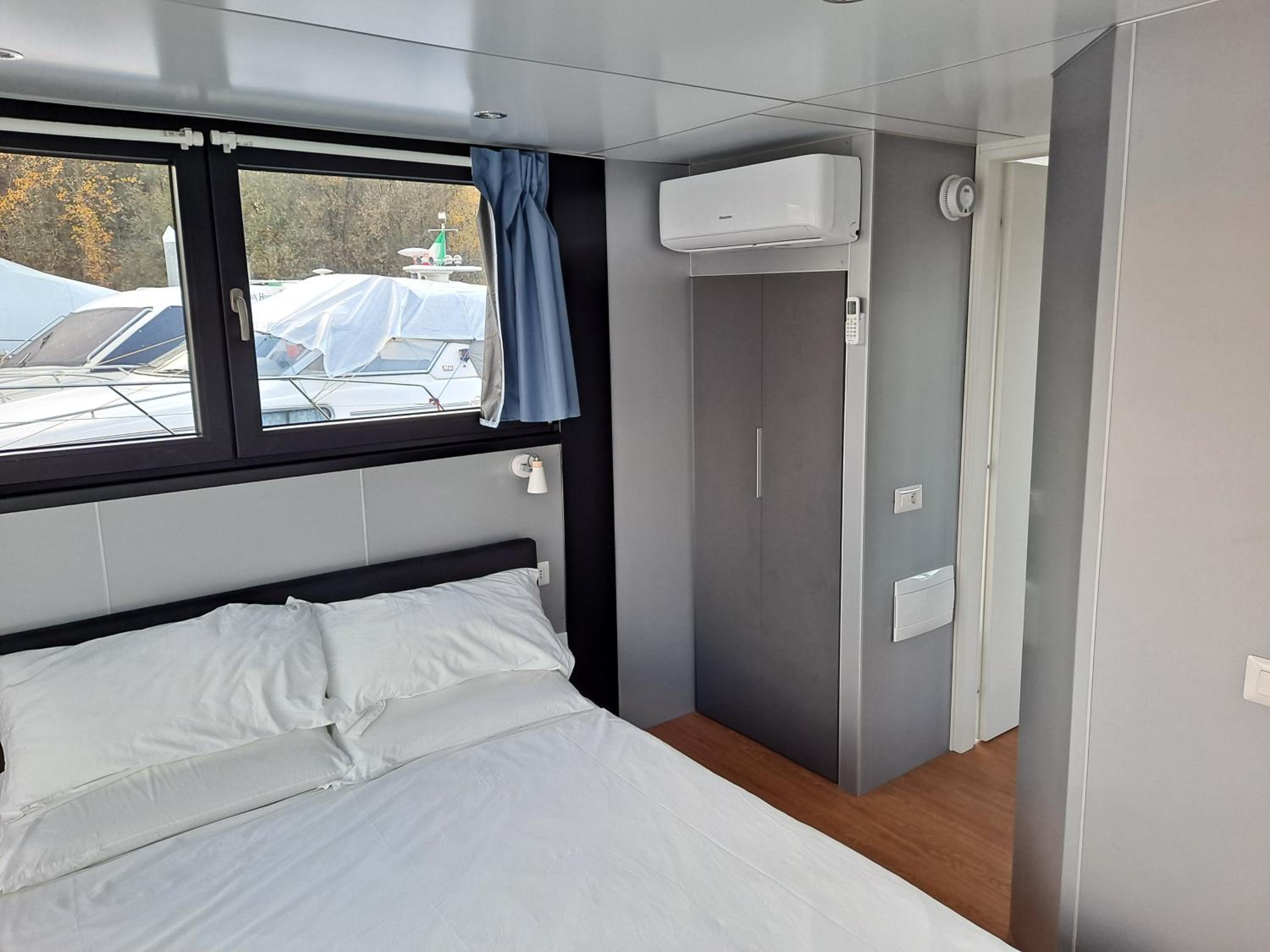 Floating Experience Black Pearl, Lago Maggiore view 4