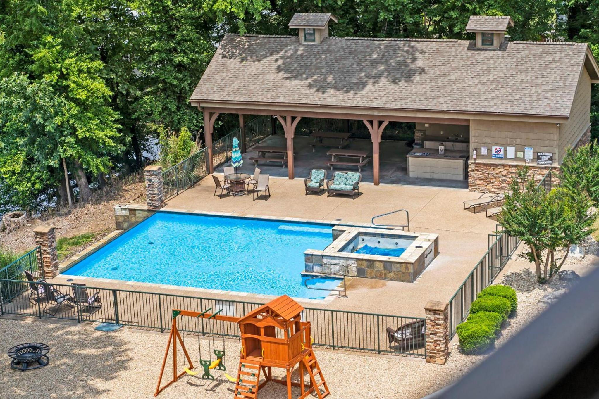 Lakeshore Getaway
