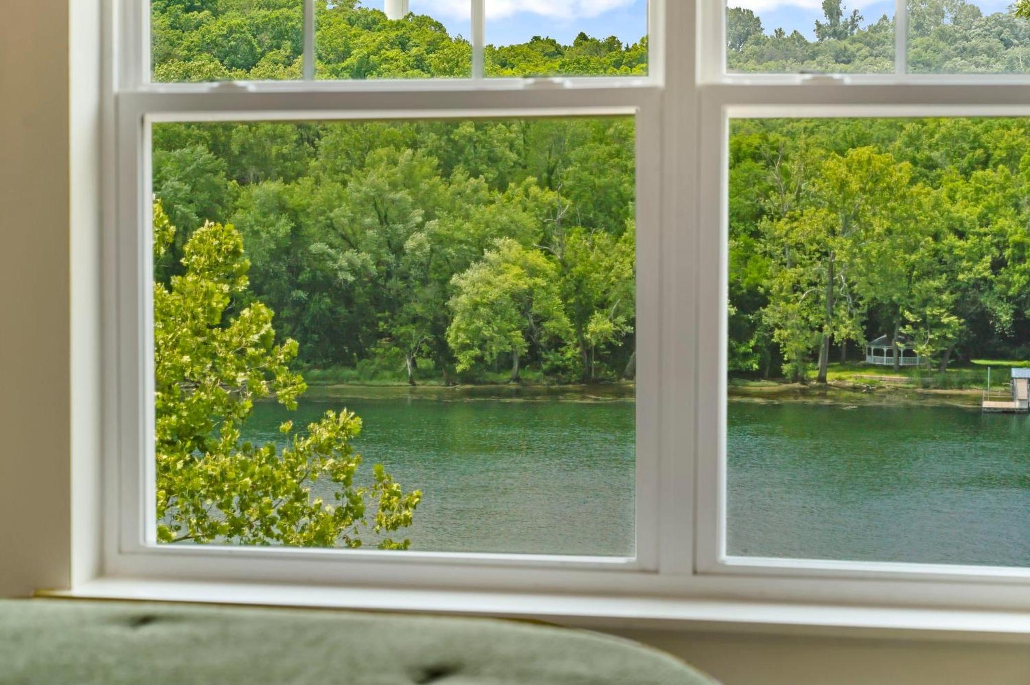 Lakeshore Getaway
