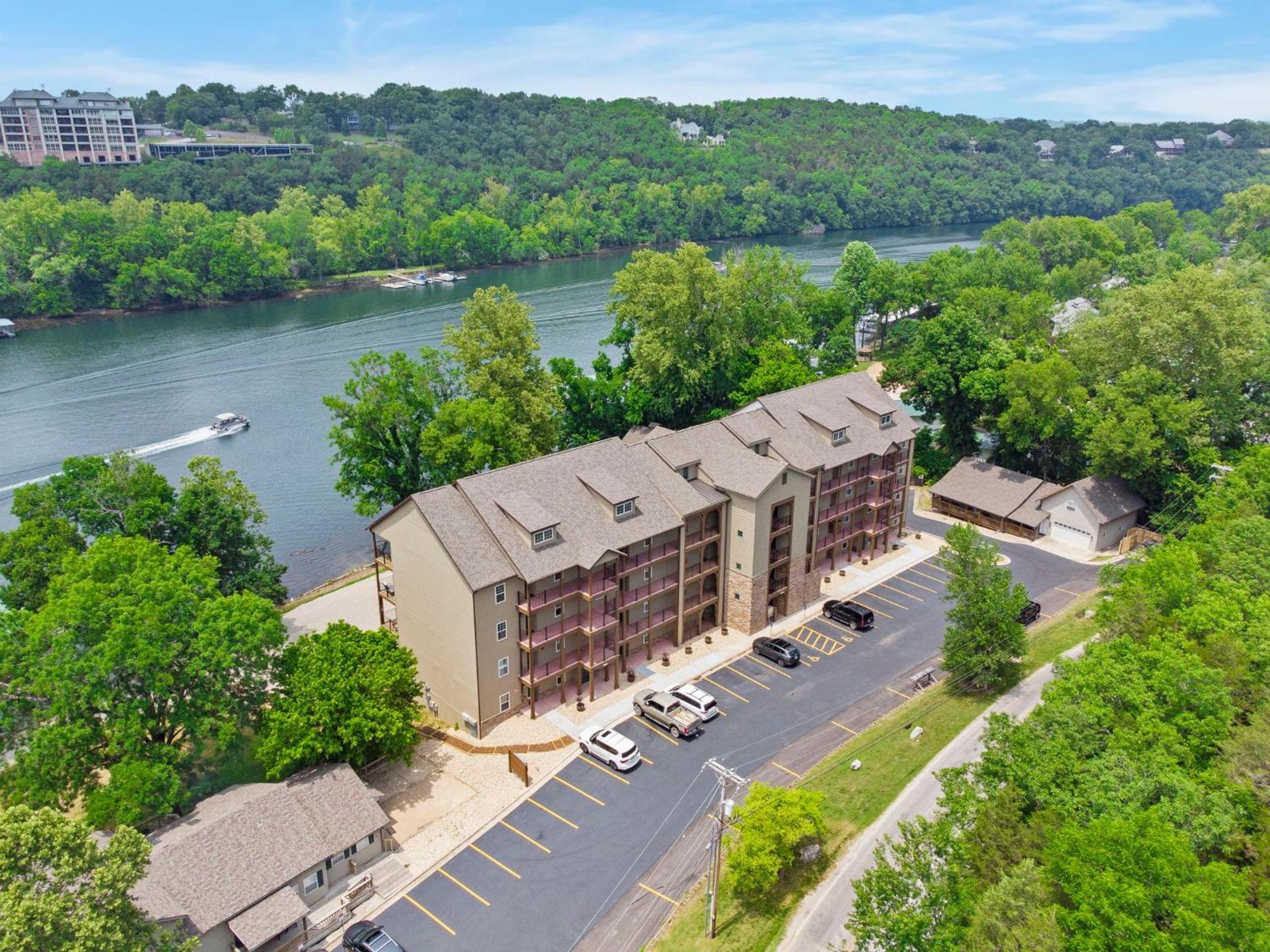 Lakeshore Getaway