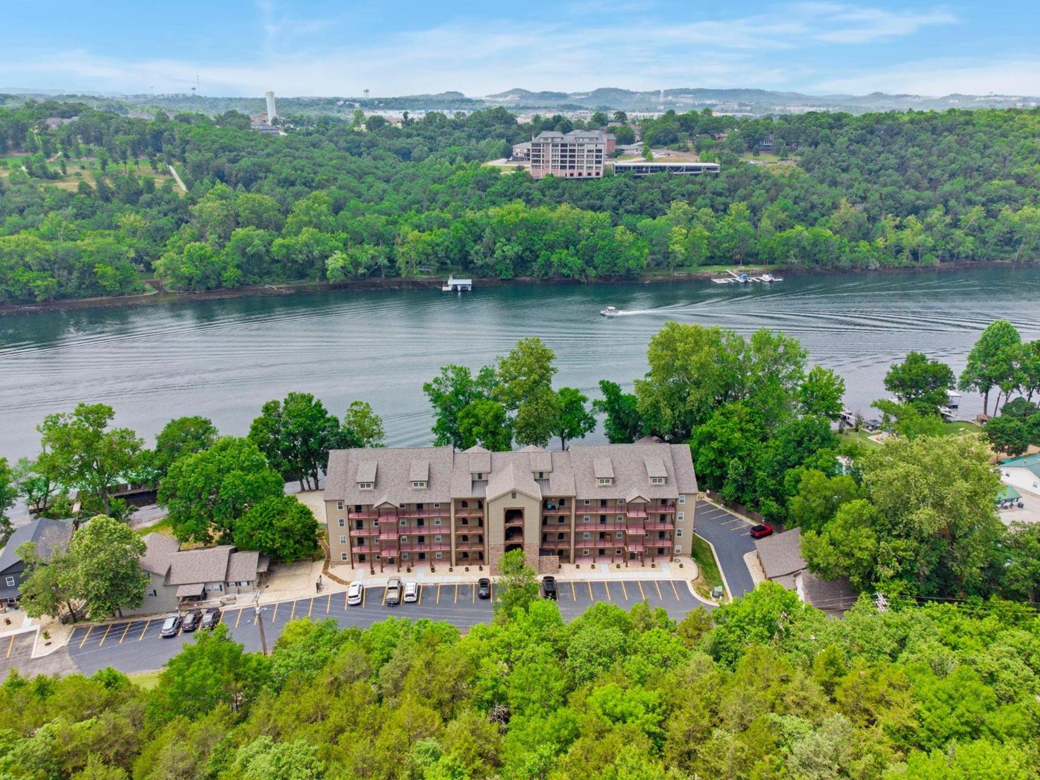 Lakeshore Getaway