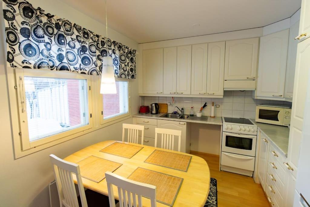 Rivitalokaksio 52m2 Sauna, Autokatospaikka, Pyykinpesukone, Ilmastointi