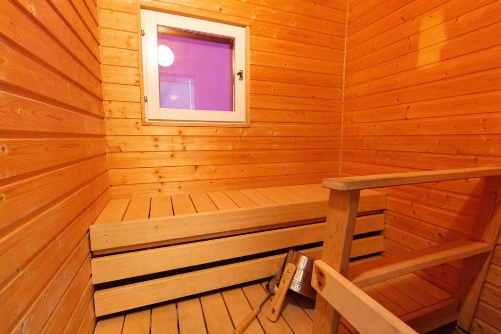 Rivitalokaksio 52m2 Sauna, Autokatospaikka, Pyykinpesukone, Ilmastointi
