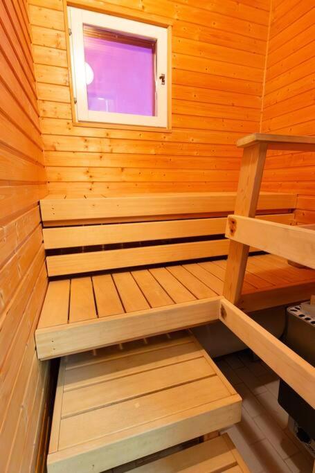 Rivitalokaksio 52m2 Sauna, Autokatospaikka, Pyykinpesukone, Ilmastointi