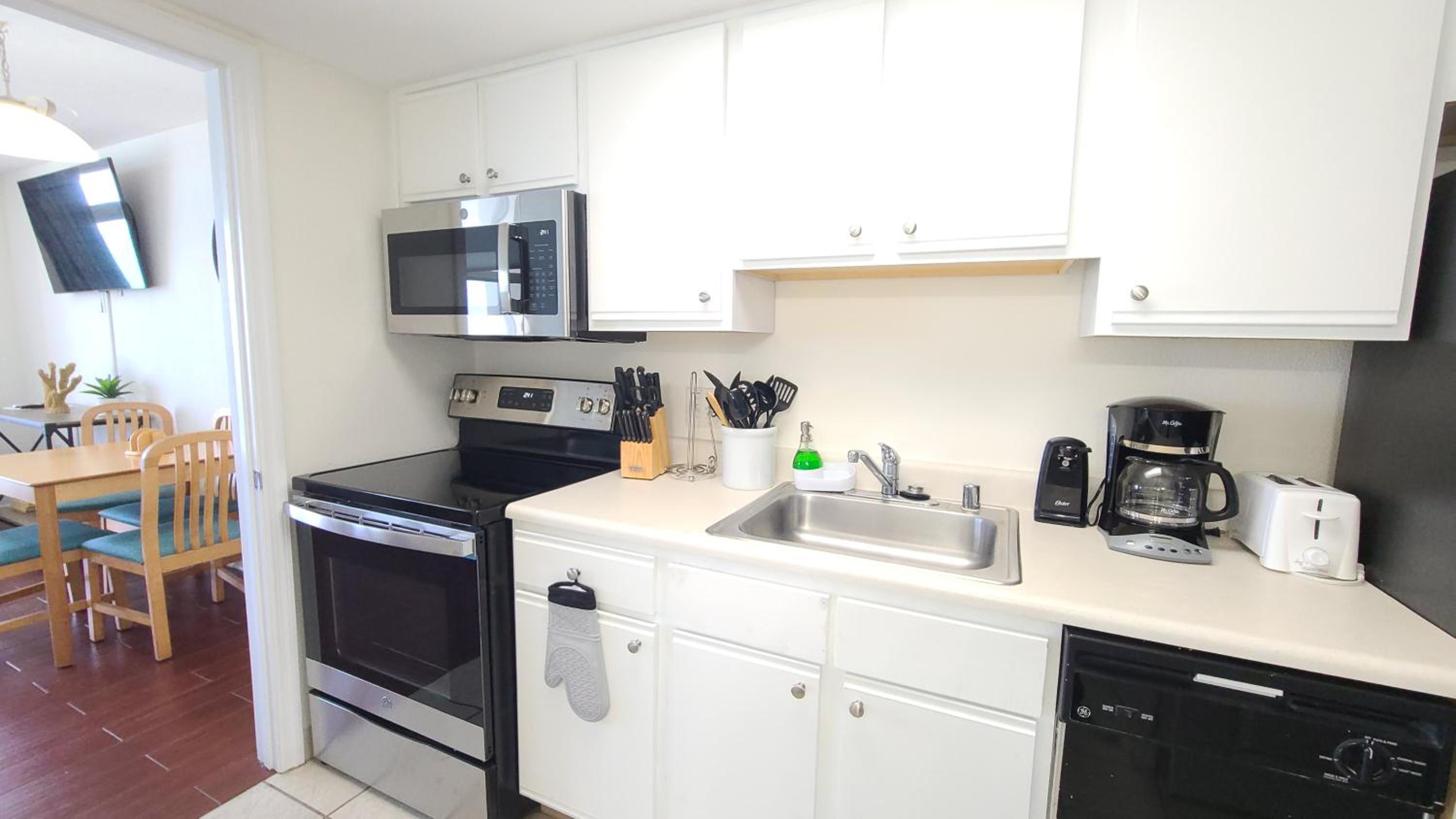 Bay Watch III 10th Floor OCEANFRONT 1bed/1bath Sleeps 8 view 3