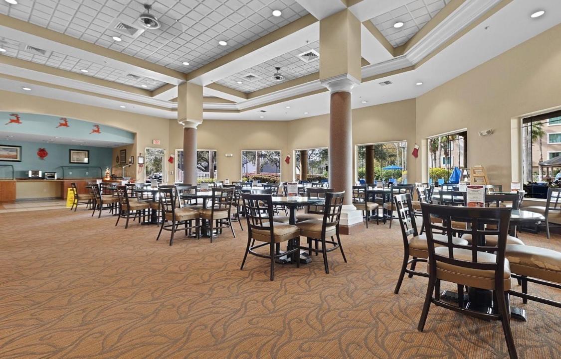 Resort Family Suite near Disney Pool view Free parks shuttle