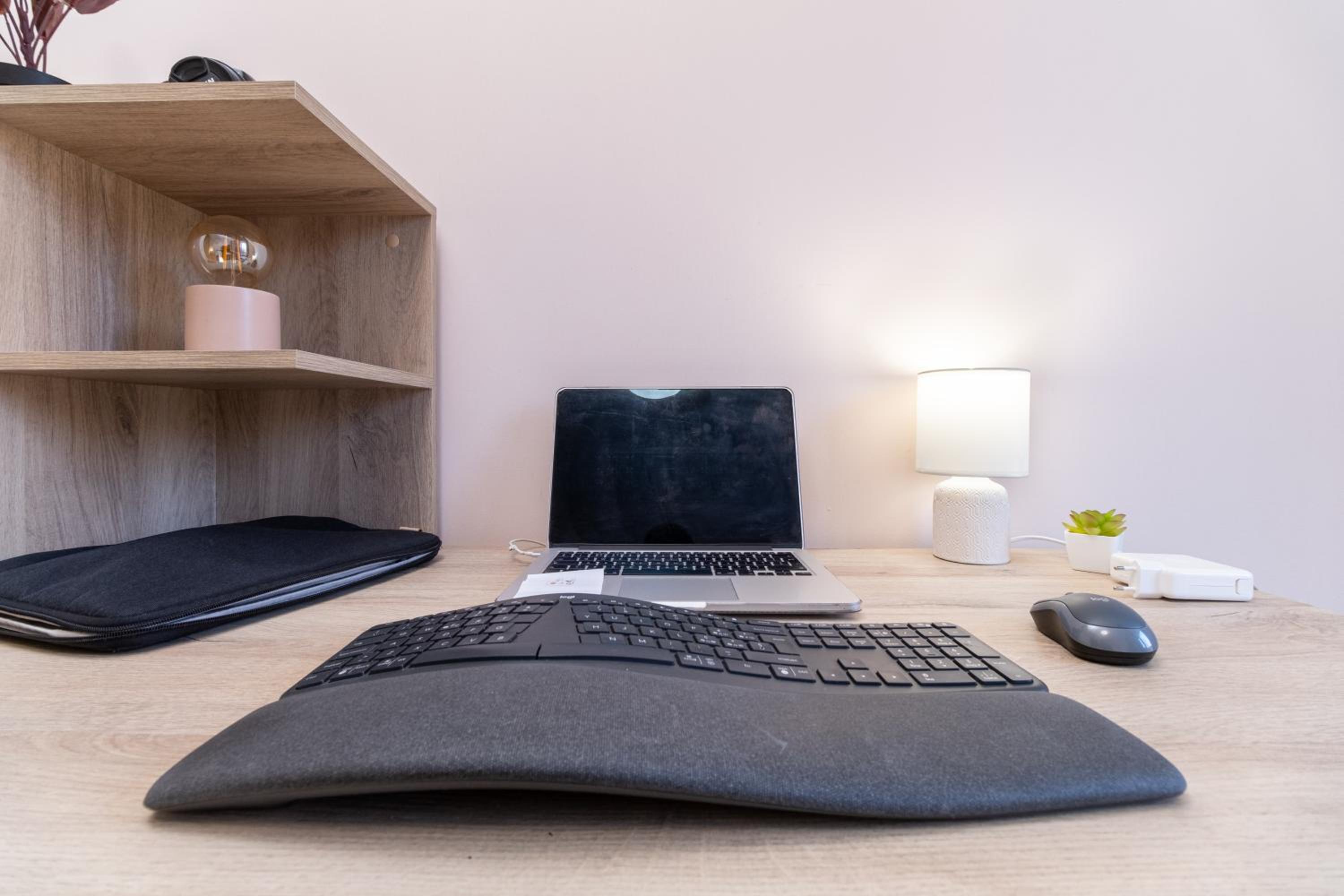 Comfortable 2BR Urban Getaway in City Center by Flat Mаnager