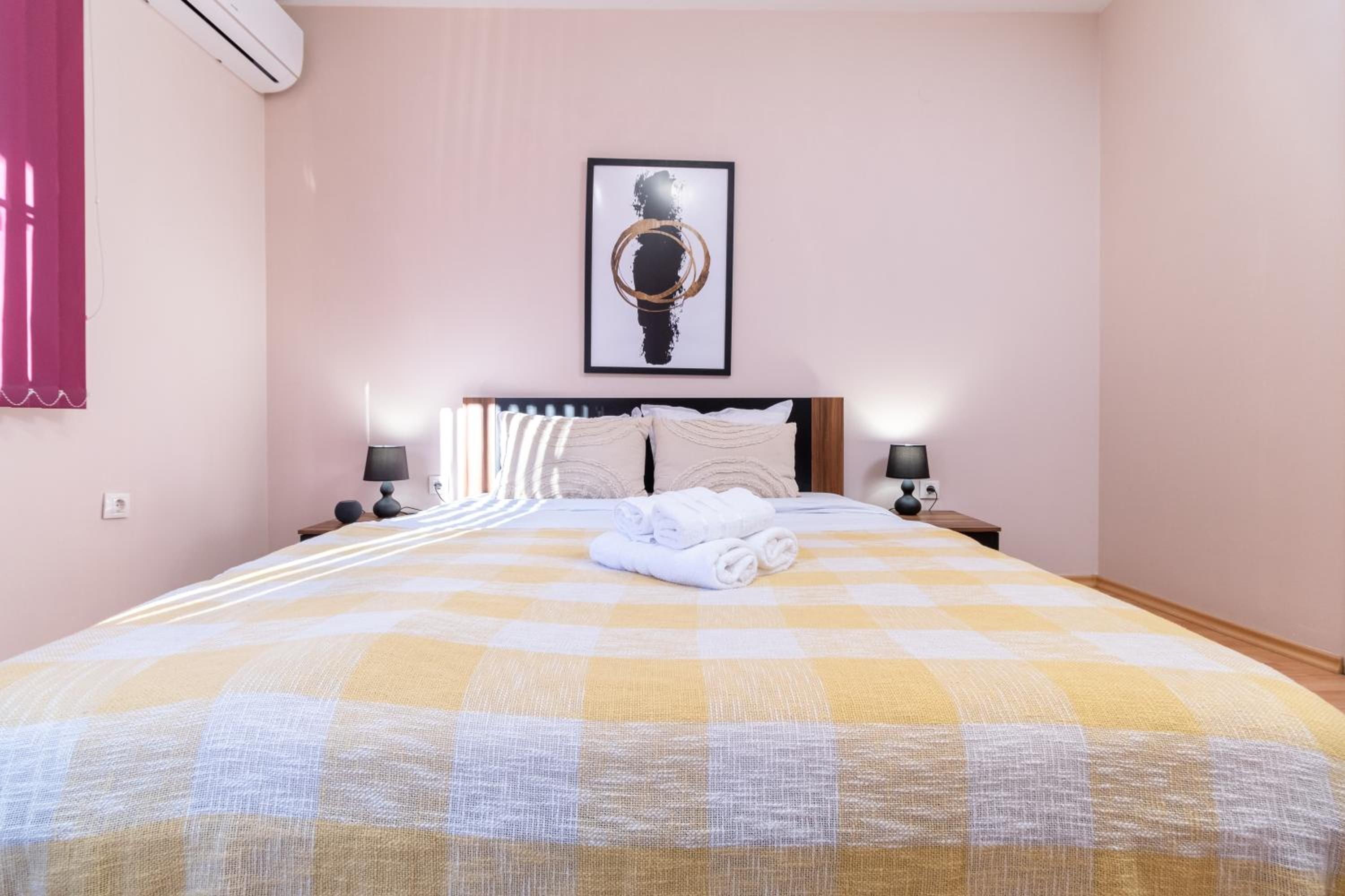 Comfortable 2BR Urban Getaway in City Center by Flat Mаnager