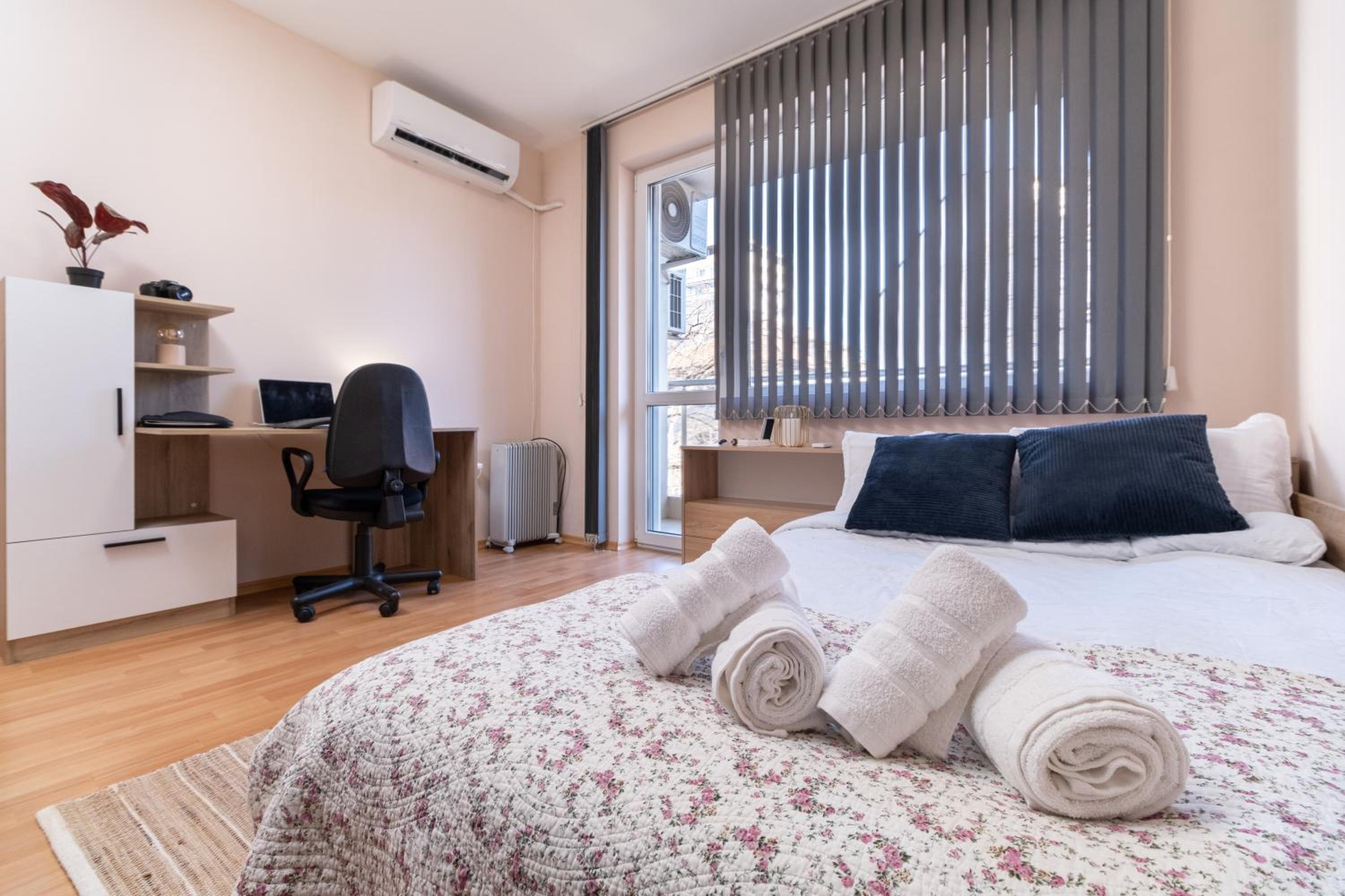 Comfortable 2BR Urban Getaway in City Center by Flat Mаnager