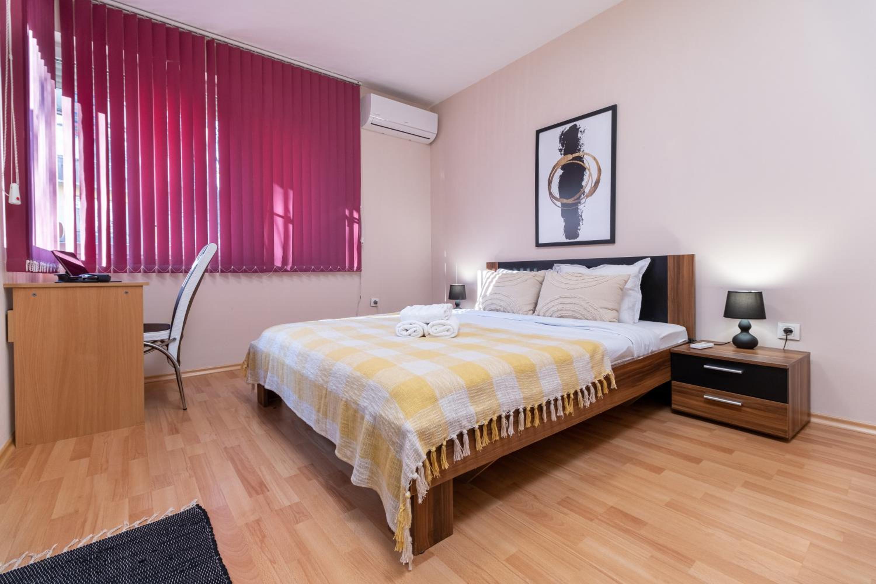 Comfortable 2BR Urban Getaway in City Center by Flat Mаnager