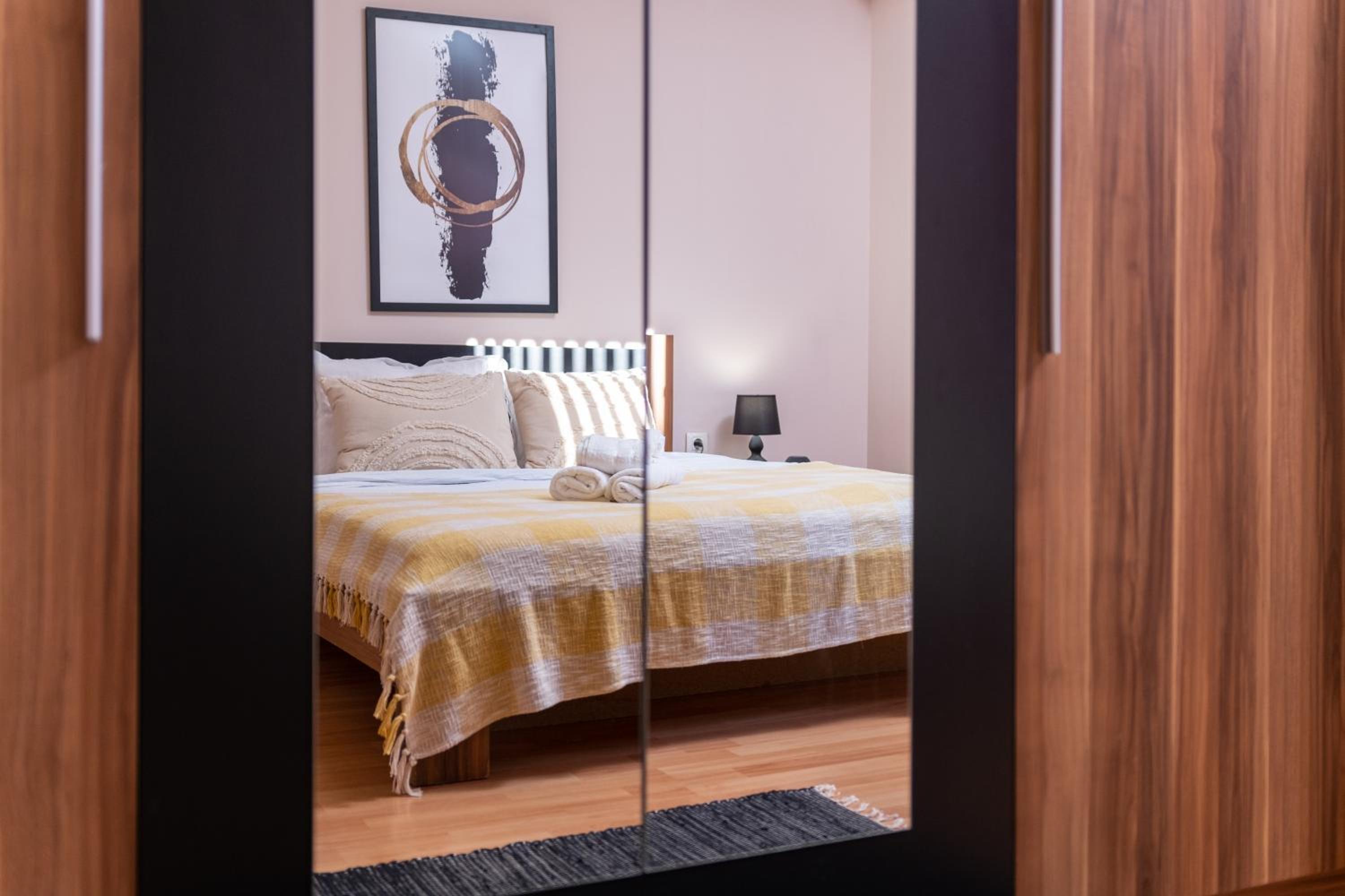 Comfortable 2BR Urban Getaway in City Center by Flat Mаnager