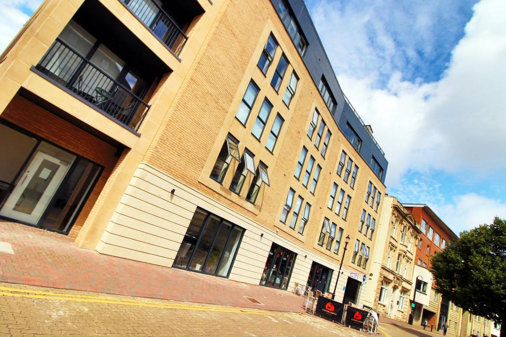 2 BR and Free parking