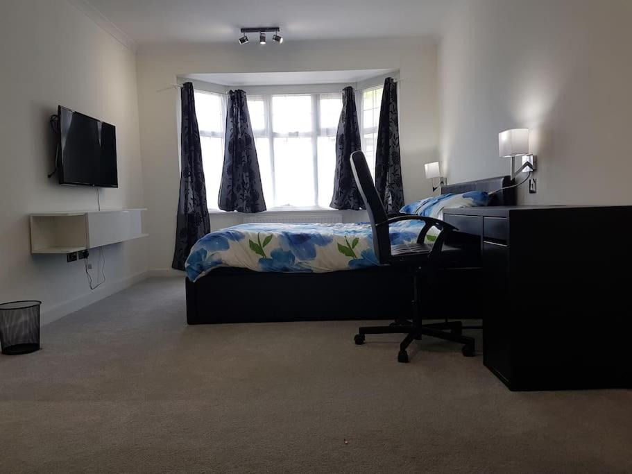 Contemporary ground flr maisonette- Entire place view 3