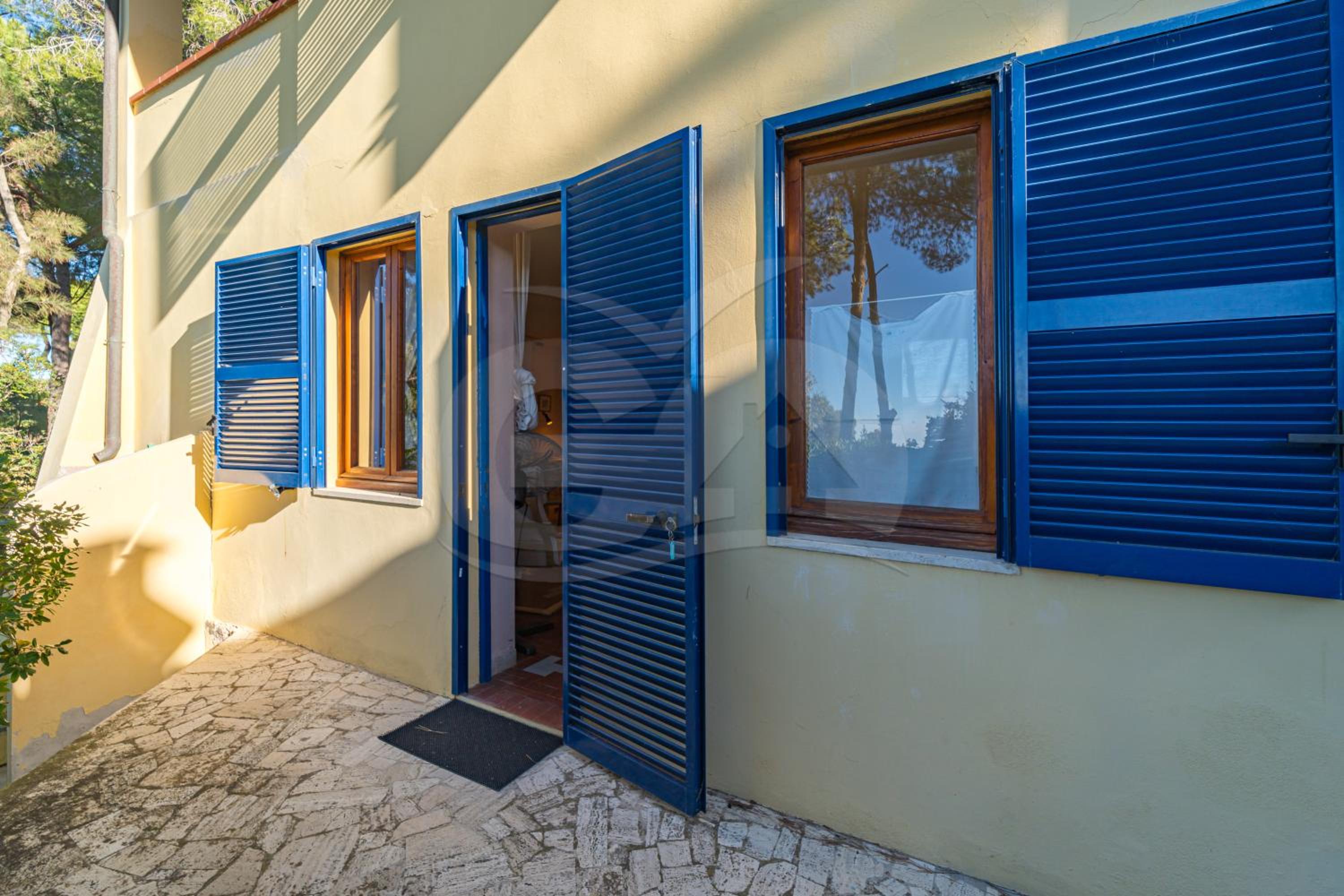 Villa Madonna delle Grazie con accesso privato al mare - Goelba view 5