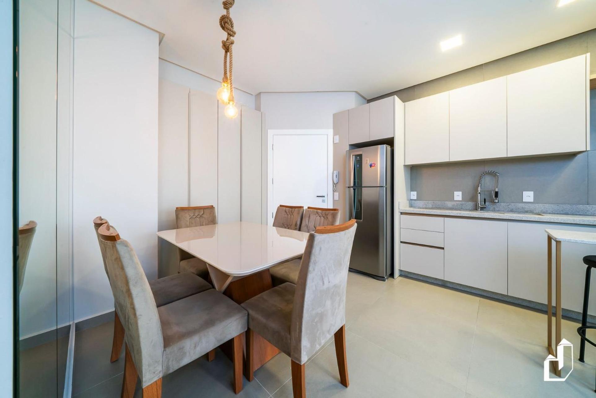 Lindo apartamento com 02 dormitórios