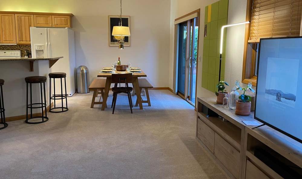 Page Vacations - A quiet, stylish and cozy retreat. - Property Image 3